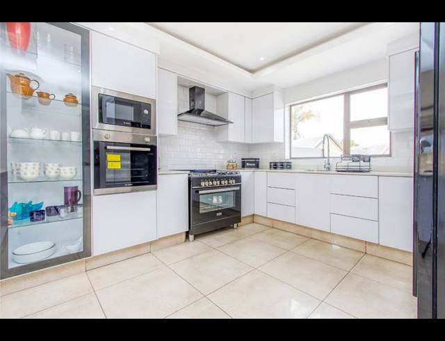 4 BEDROOM HOUSE FOR SALE IN VAN RIEBEECK PARK